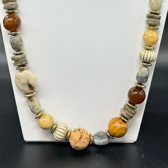 ND New Directions Long Gold Tone Necklace with Stone and Wooden Beads - Picture 3 of 11